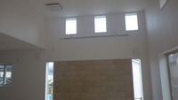 天井近くに明かり取りを設置
壁に湿気、脱臭効果のあるエコカラットを使用